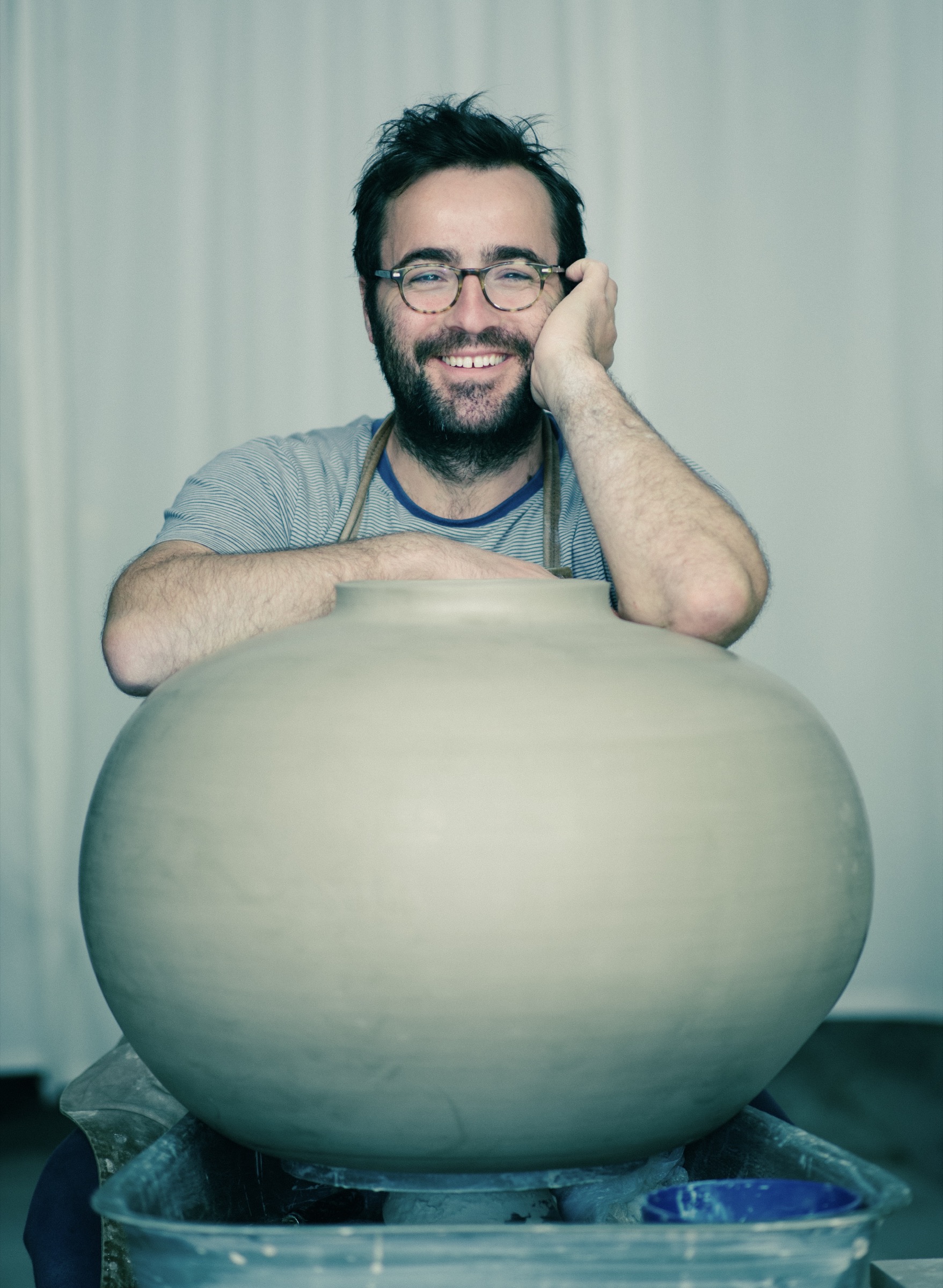 José Carvalho with a large ceramic vessel in the studio