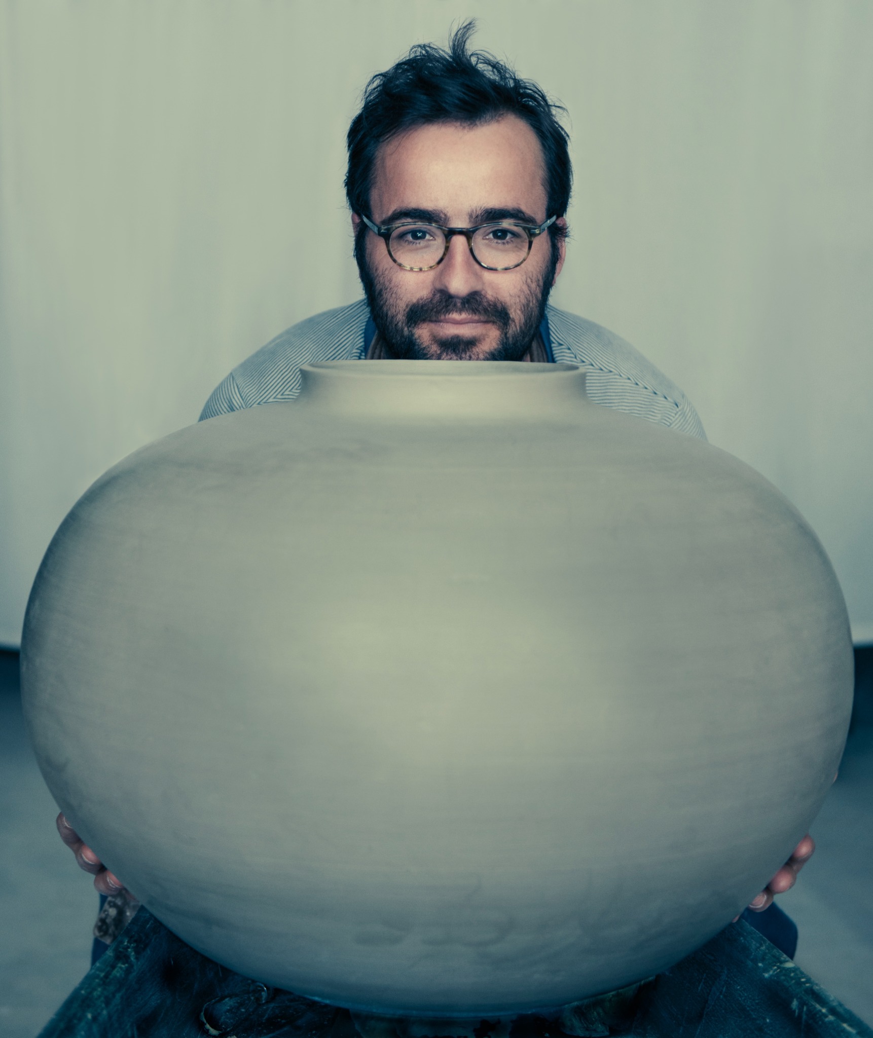 José Carvalho behind a large hand-thrown ceramic vessel